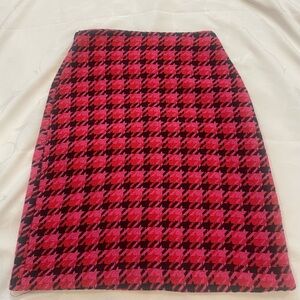 Stylish Pink and Black Houndstooth Skirt